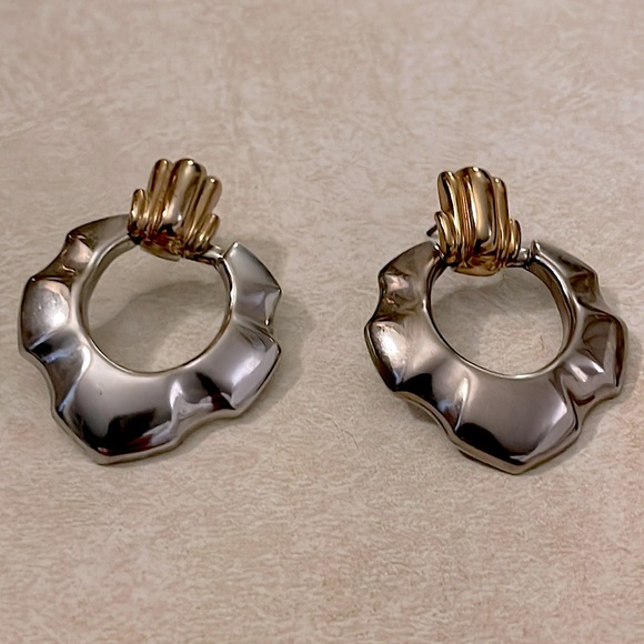 💋 2/$15 Silver and Gold Tone Door Knocker Earrings - Picture 1 of 4